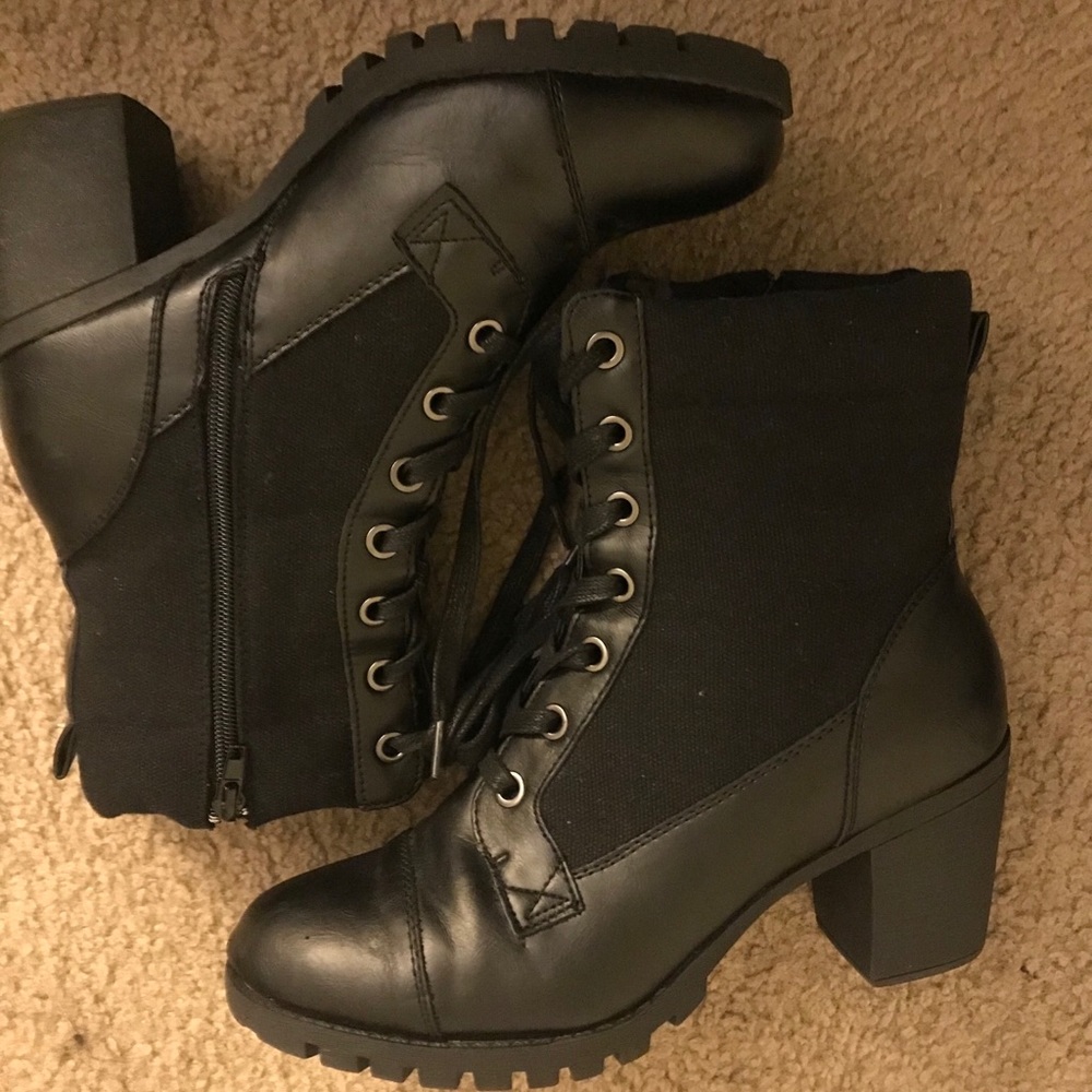 BLACK BOOTIES WITH LACES